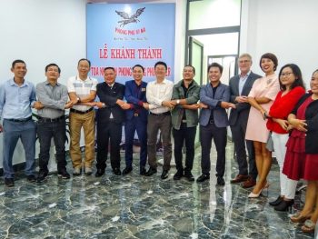 Ông Nguyễn Minh Luân(thứ ba bên trái) và đại diện các doanh nghiệp – đối tác